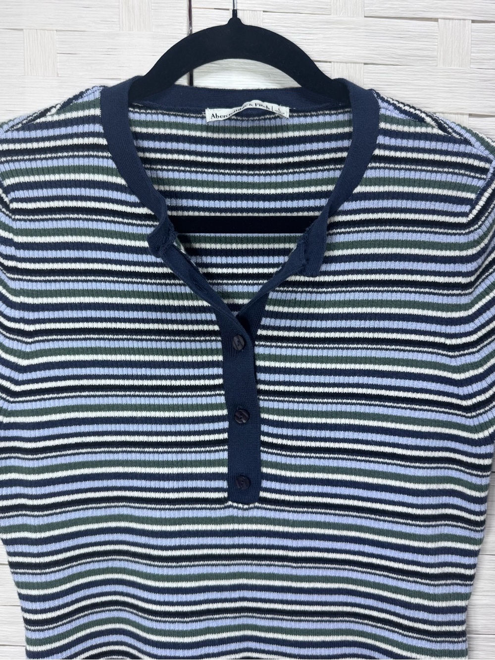 Abercrombie & Fitch Women Ribbed Knit Henley Short Sleeve Sweater Top Size Large - Picture 3 of 9